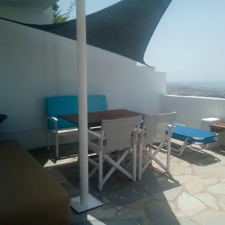 Дом отдыха Semi-detached House On The Heights Of Parikia - Exceptional View Of The Cyclades *