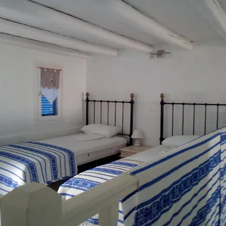 Nyaraló Semi-detached House On The Heights Of Parikia - Exceptional View Of The Cyclades *