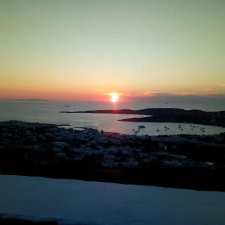 Semi-detached House On The Heights Of Parikia - Exceptional View Of The Cyclades Nyaraló *