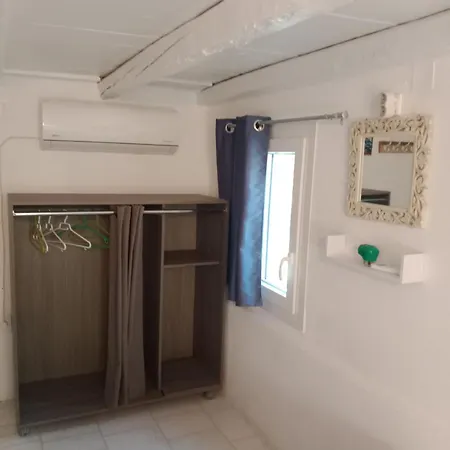 Semi-detached House On The Heights Of Parikia - Exceptional View Of The Cyclades Nyaraló