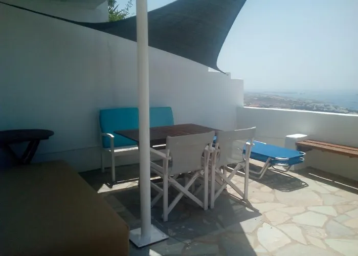 Дом отдыха Semi-detached House On The Heights Of Parikia - Exceptional View Of The Cyclades *